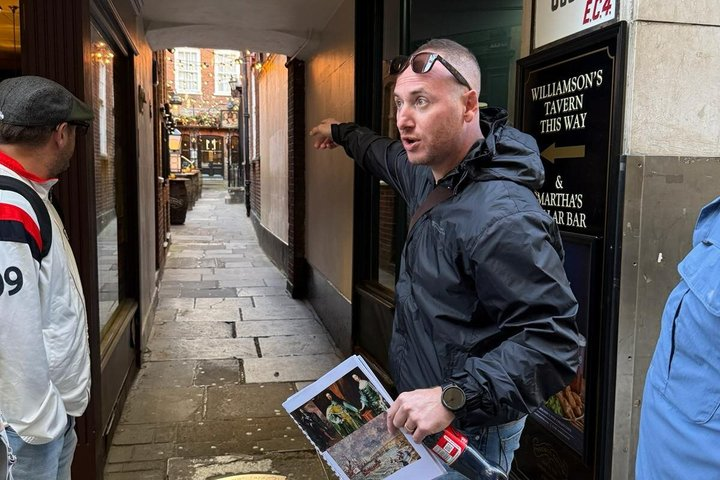 Billy's Black Cab Tour of London - Photo 1 of 25